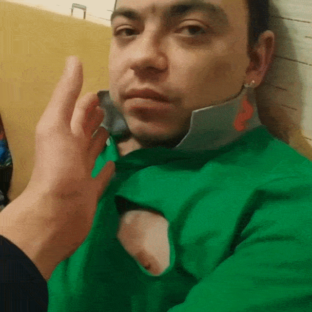 amitie homme soutien reconfort caresse visage teton rasurrant ca va aller sois fort ami gif