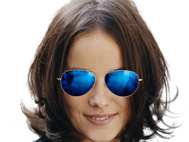 alizee jacotey chanteuse pop francaise annees-2000 musique femme jeune vingtaine cheveux-bruns yeux-marrons lolita lunettes aviateur