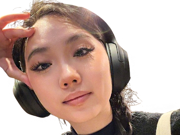 harriet sugarcookie actrice charme vietnamienne asiatique asian casque audio belle style regard