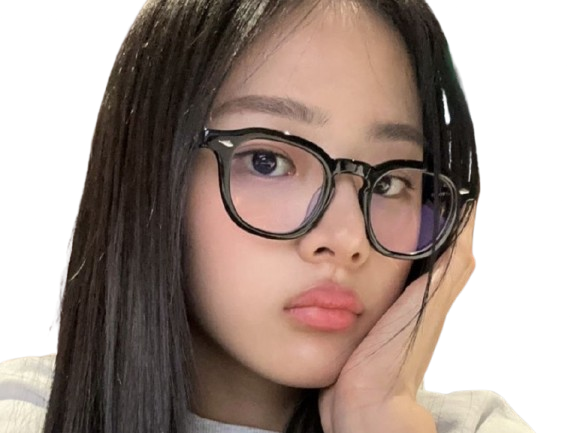 minji kim newjeans idol kpop lunettes intello coreenne
