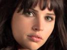 felicity-jones-star-wars-cheveux-noir-poetesse-non-romancable-dommage-fic-bloop