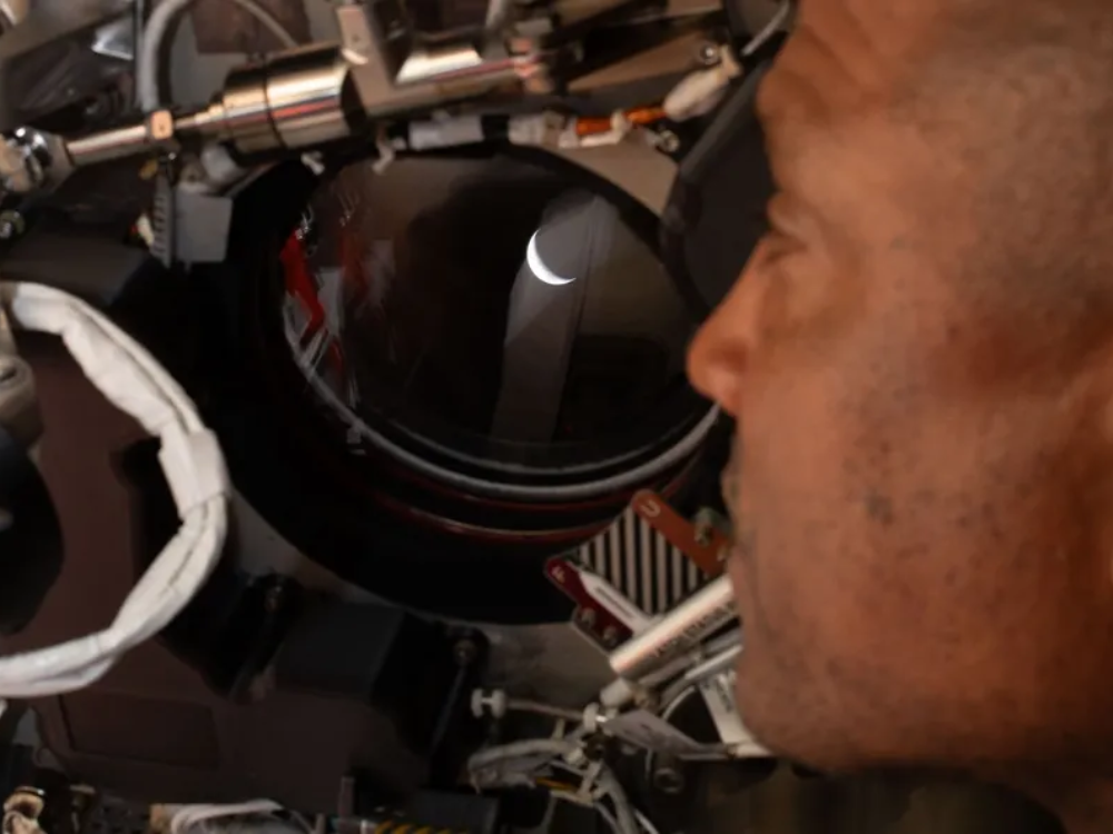 artemis 2 mission spatiale espace terre lune astronaute