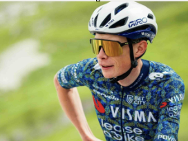 vingegaard cyclisme dehors regarde content lunettes