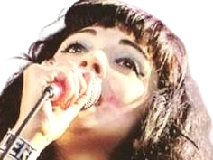 mon laferte norma chanteuse auteure compositrice latine mexicaine chilienne trentaine trentenaire brune femme