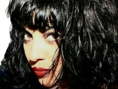 mon laferte norma chanteuse auteure compositrice latine mexicaine chilienne trentaine trentenaire brune femme