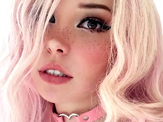 belle delphine mannequin regard charme desir