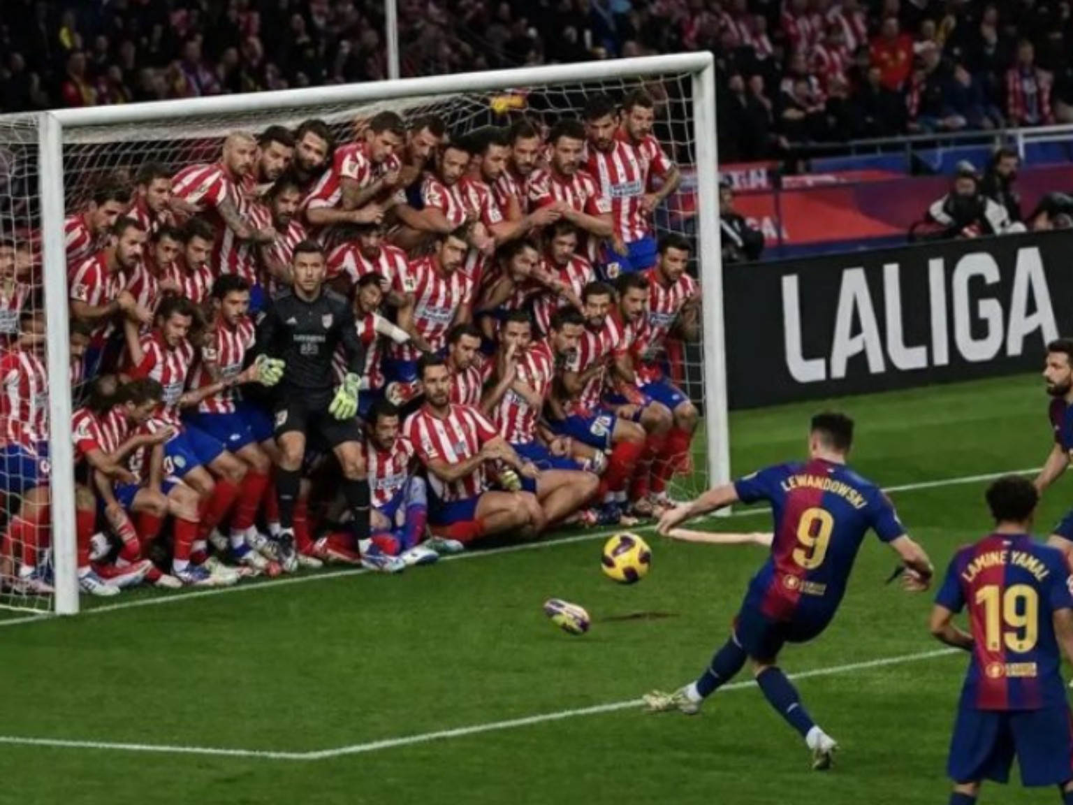 atletico madrid barca barcelone mur defense haram ball haramball diego simeone bus