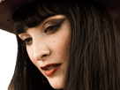 lera-abova-one-piece-live-action-nico-robin-chapeau-cheveux-noir-cuir-fic-bloop