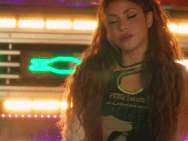 shakira algo tu gif