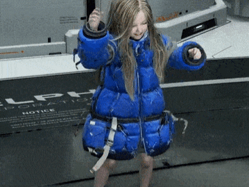 diana danse dance danser pragmata capcom fille blonde samuse joue petite fillette contente gif knifos