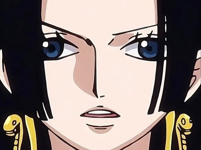boa hancock one piece cheveux noir boucles oreille serpent yeux bleu fic bloop