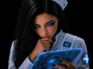 alicia-bleue-brune-infirmiere