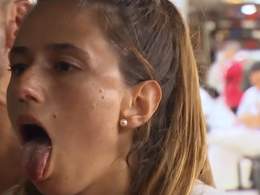 m6u pekine express helena helenass bite avale langue vers