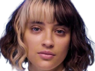 pomme-claire-pommet-chanteuse-musicienne-francaise-jeune-jolie-cheveux-mi-longs-vingtaine-vingtenaire