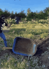 gif rage tabasse poing frappe tare