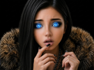 alicia-bleue-brunette-surprise