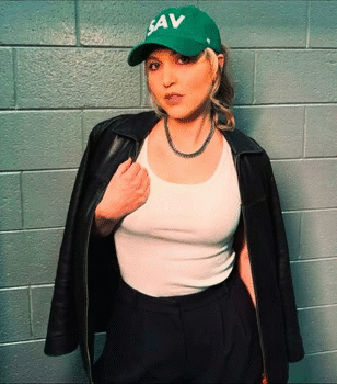 taylor tomlinson celeb people talk comedy nflx tvshow influ yt tok fame podcast culture artist