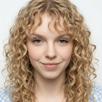 jolie-curly-julia-blonde-fille-espiegle