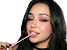 fille-badass-maline-regard-chewing-gum-belle-sourire