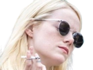 annie-landsberg-maniac-serie-emma-emily-jean-stone-actrice-productrice-americaine-blonde-femme-lunettes-cigarette