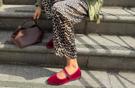 elegance-femme-sexy-tenue-fille-rose-brunette-girl-chaussures-pieds-feets-mary-jane-style-flabelus