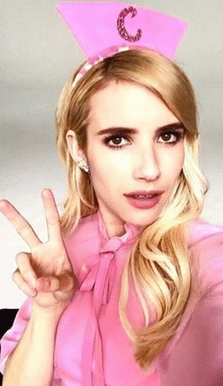 emm roberts tiny people cine actress milfed wife nflx celeb beauty sublime delice ahs fame