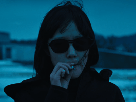 chae-won-bin-actrice-coreenne-badass-lunettes-soleil-froid-neige-dark-smoke-fume-cigarette-gif