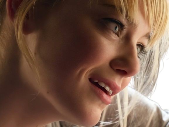 emma emily jean stone actrice productrice americaine gwen stacy blonde yeux verts femme oscarisee attaches