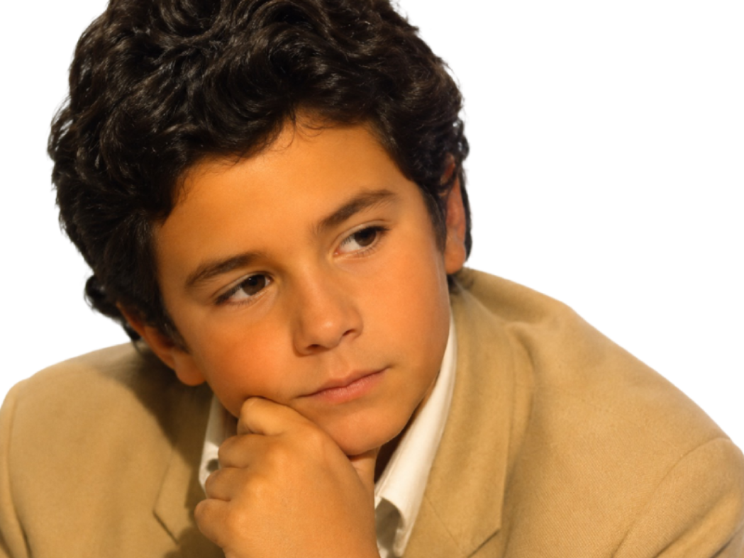 jesus quintero issou enfant petit garcon pyj reflechit pense main