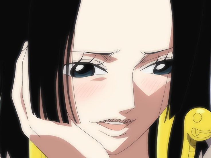 boa hancock one piece cheveux noir yeux bleu boucles oreillle serpent fic bloop