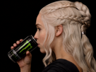 daenerys-monster-boire-canette-energy-drink