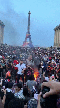 louvre seine eiffel tlm parasite gred sait cotise remplace immigre visa oqtf nigga barbes riot