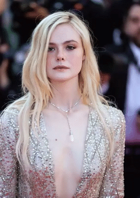 elle fann aurora walt hulu ginger actress nines babel celeb cine boca suck blow piper