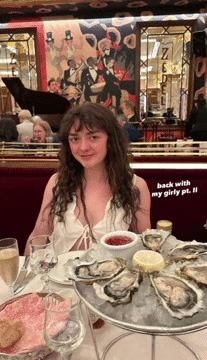 maisie willi throne ary uk brit hbo actress celeb cine people fame ugly skye trish