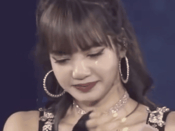 lisa blackpink kpop pleure emotion larme mouchoir jisoo mignonne cute gif