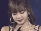 lisa-blackpink-kpop-pleure-emotion-larme-mouchoir-jisoo-mignonne-cute-gif