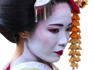 geisha-japonaise-femme-asiatique-blanche-blanc-visage-tenue-traditionnelle-costume