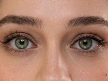 cemre baysel actrice turque zoom yeux vingtaine noisette vert verts soie