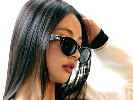 taiwanaise influenceuse lure hsu lunettes soleil asiatique badass