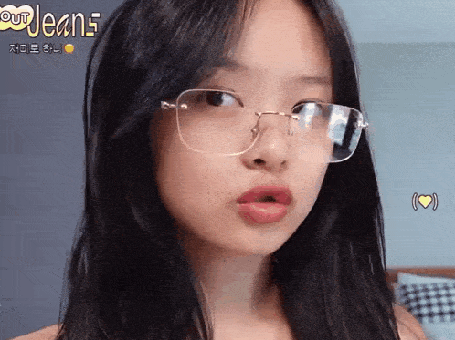 hanni newjeans kpop uwu duckface belle gosse lunettes gif