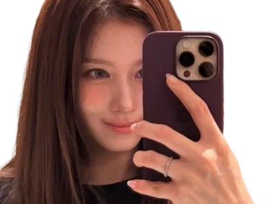 sana minatozaki kpop twice idol japonaise femme asiatique telephone selfie sourire