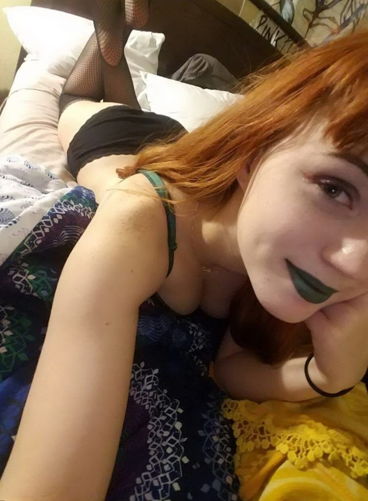 sainte biche kheyette teen saintebiche rousse feet fiak ass