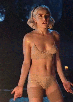 kier-shipka-actress-celeb-cine-nflx-nea-joven-tiny-bea-sally-gryla-legs-sab-spell