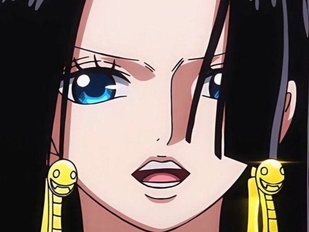 boa hancock one piece cheveux noir yeux bleu boucles oreille serpent fic bloop