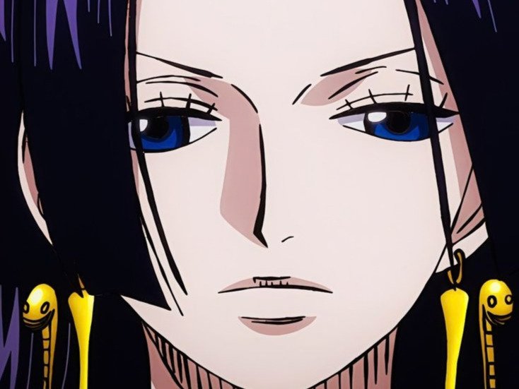 boa hancock one piece cheveux noir yeux bleu boucles oreille serpent fic bloop