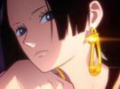 boa-hancock-one-piece-cheveux-noir-yeux-bleu-boucles-oreille-serpent-fic-bloop