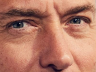 jude-law-acteur-realisateur-producteur-anglais-britannique-homme-cheveux-bruns-yeux-bleus-cinquantaine-cinquantenaire