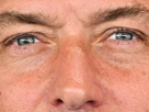 jude-law-acteur-realisateur-producteur-anglais-britannique-homme-cheveux-bruns-yeux-bleus-cinquantaine-cinquantenaire