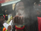ghana-panama-supporter-ghaneen-maraboutage-poudre-de-perlimpinpin-souffle-fumee