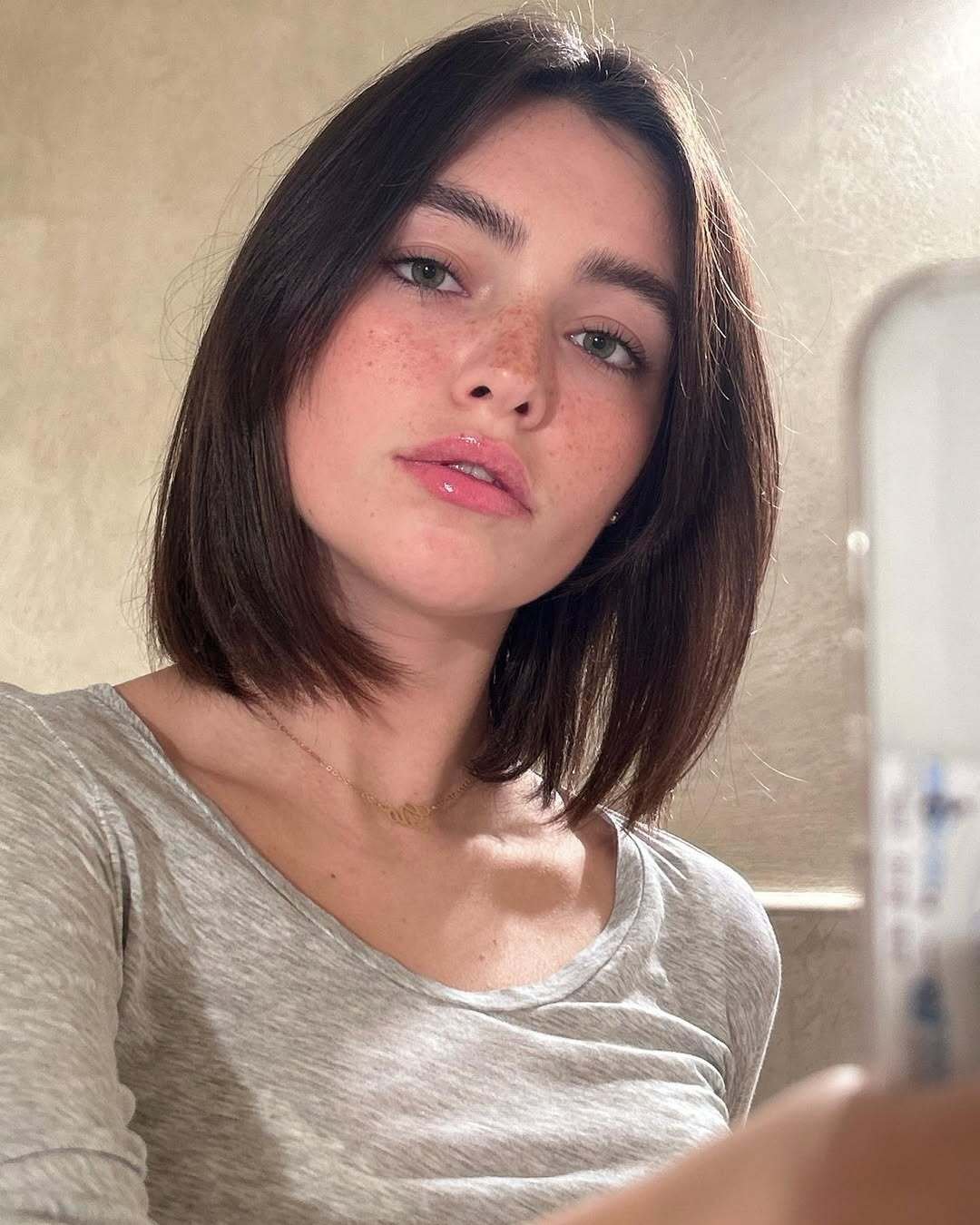 gio scotti teen italienne bonne